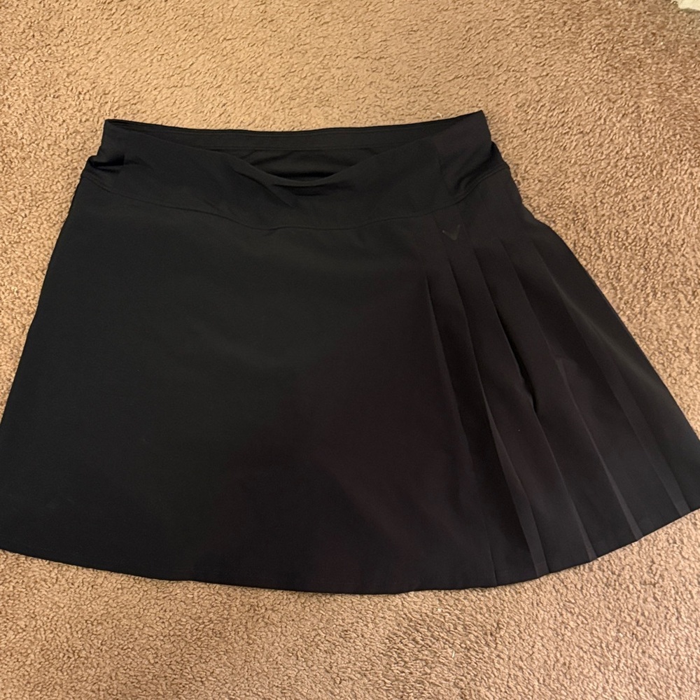 Callaway Black Golf/tennis/pickle ball skort w/ back pocket and pleats.